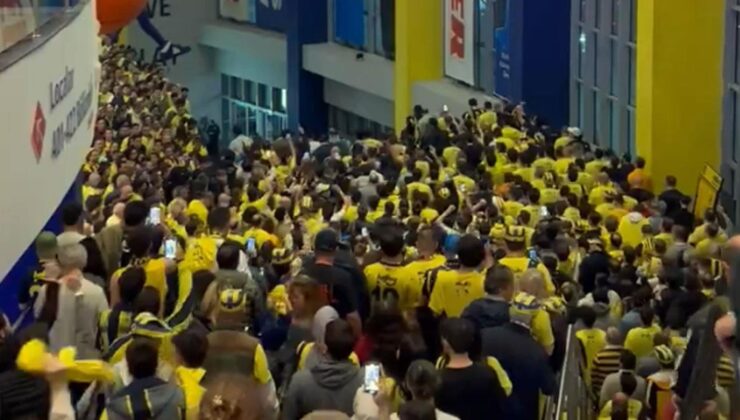 Taraftarlar basket maçında da aynı sloganı attı