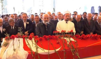 Cenazede Sırrı Süreyya Önder’in vasiyeti yerine getirildi