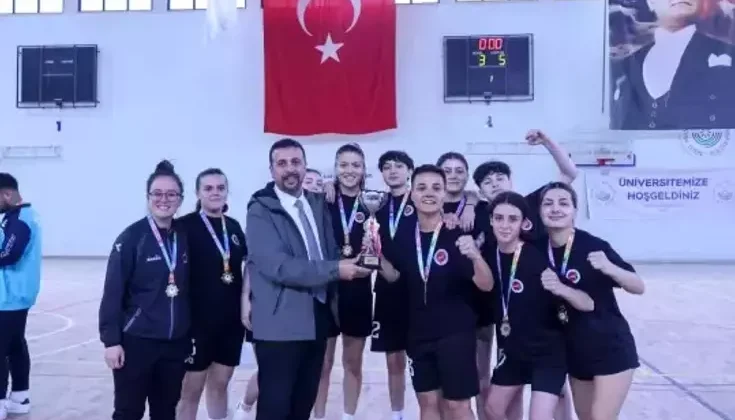 Kastamonu Üniversitesi Kadın Futsal Takımı Namağlup Şampiyon Oldu