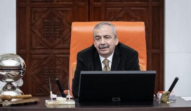 Sırrı Süreyye Önder renkli kişiliğiyle biliniyordu