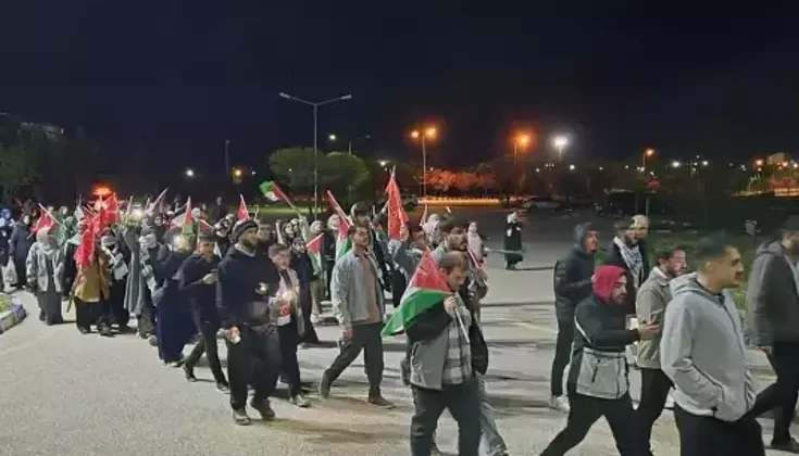YYÜ Akademisyenleri ve Öğrencilerinden Gazze İçin Protesto Yürüyüşü